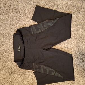 Black Camo Zyia Capri Size 6/8